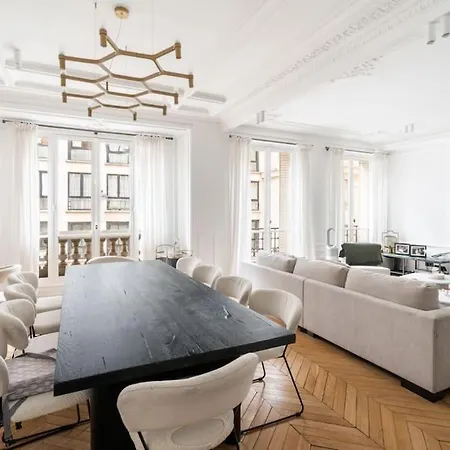Parisian Luxury Near Trocadero Apartment
