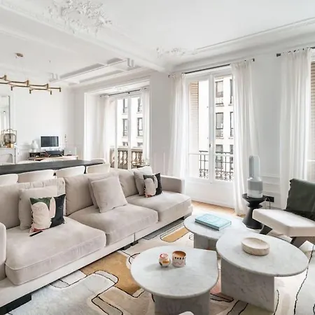 Parisian Luxury Near Trocadero Apartment