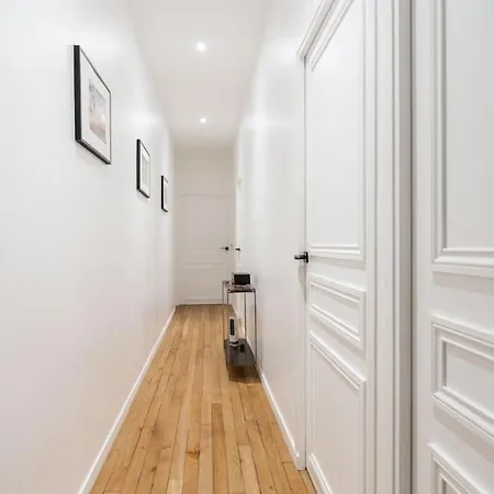 Parisian Luxury Near Trocadero Apartment *