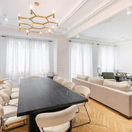Parisian Luxury Near Trocadero * Paris