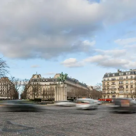 Parisian Luxury Near Trocadero Apartment *