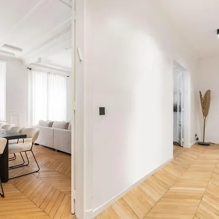 Parisian Luxury Near Trocadero